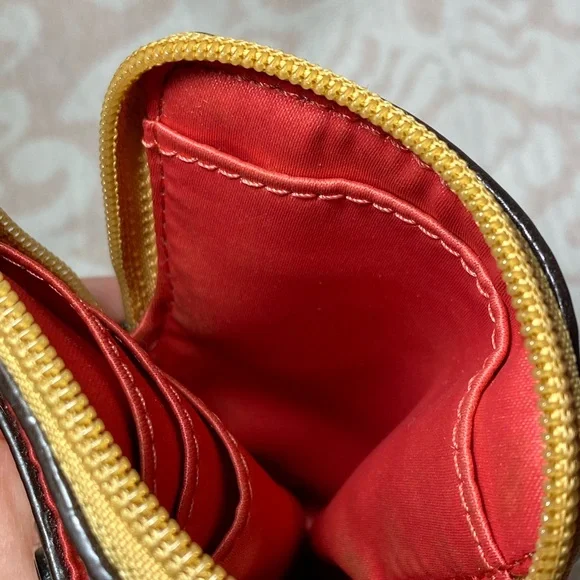 Authentic Coach Peyton Floral Vertical Wristlet - Picture 6 of 12